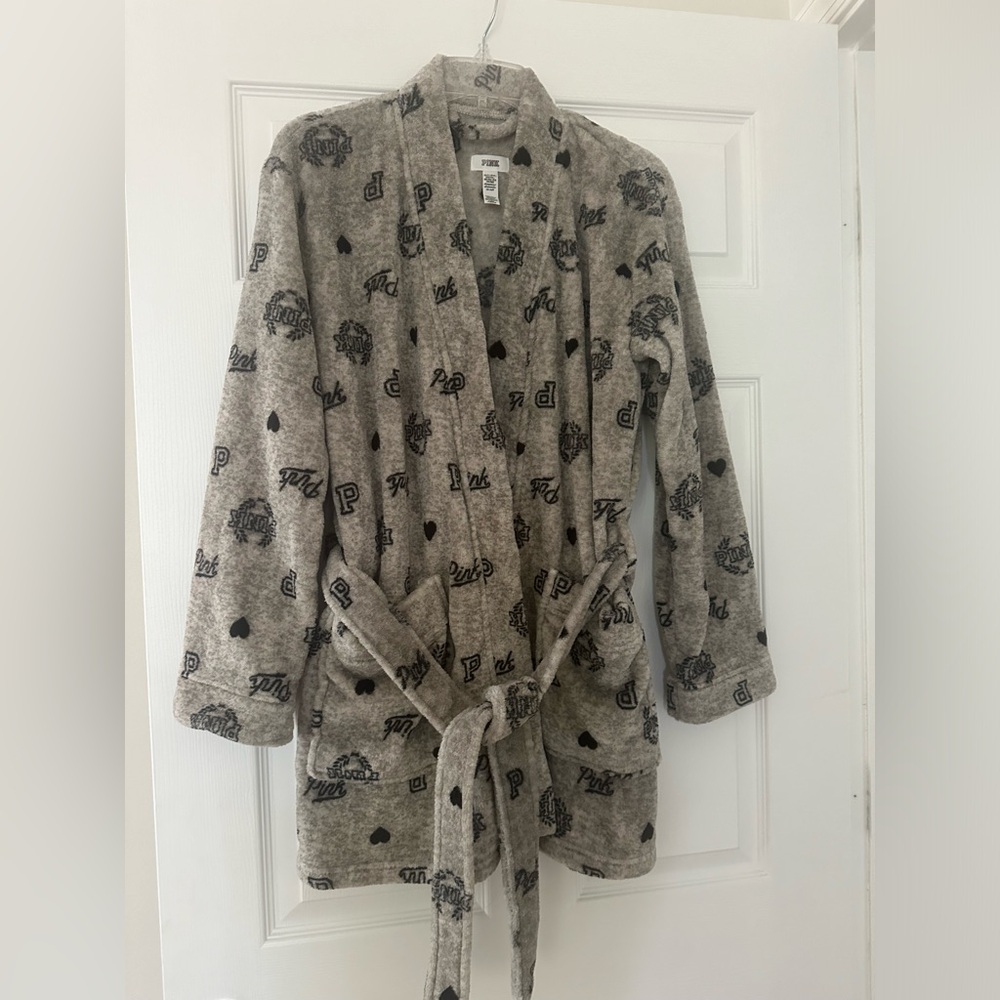 Pink Victoria Secret fabulous soft comfy robe with packets and belt.